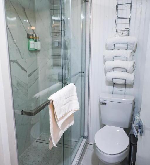 Romantic Beachside Escape   Spa & Wine Retreat For Two