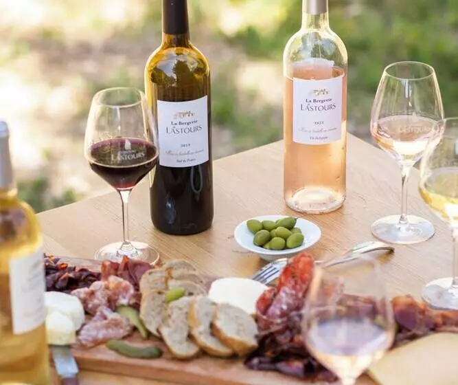 Aamiaismajoitus (B&B) Les Villas Du Chateau De Lastours