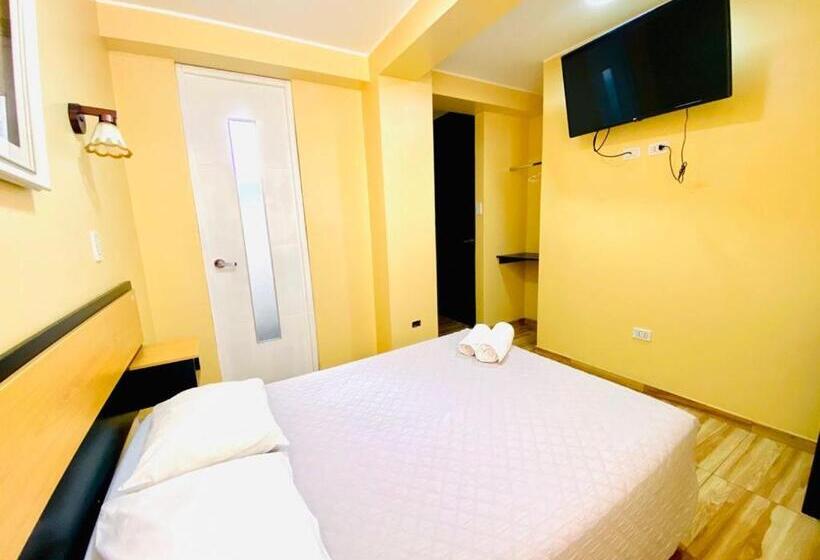 هتل Hostal D Rosas