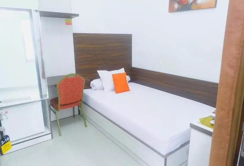 پانسیون Lia Homestay Syariah Pettarani Makassar Mitra Reddoorz