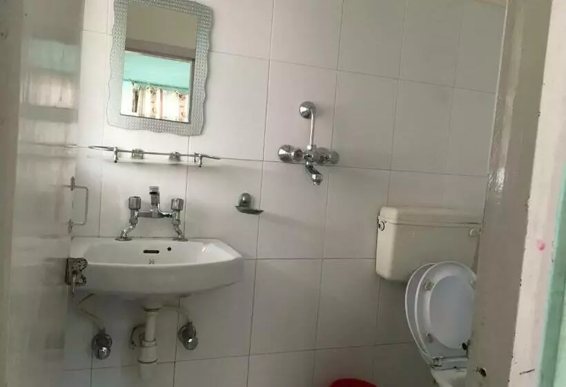 پانسیون Pushpa Guest House