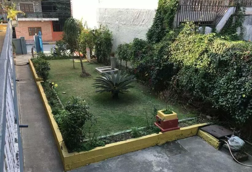 پانسیون Pushpa Guest House