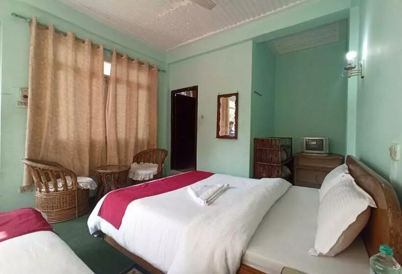 پانسیون Pushpa Guest House