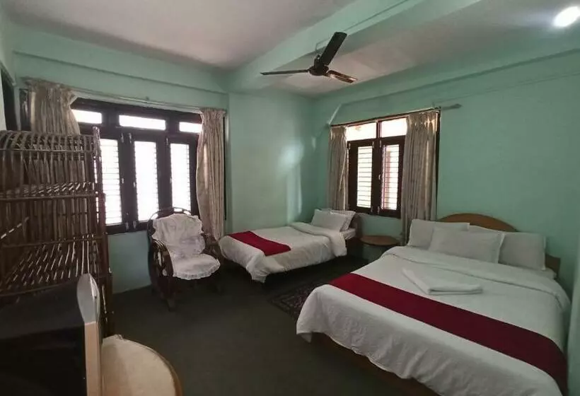 پانسیون Pushpa Guest House