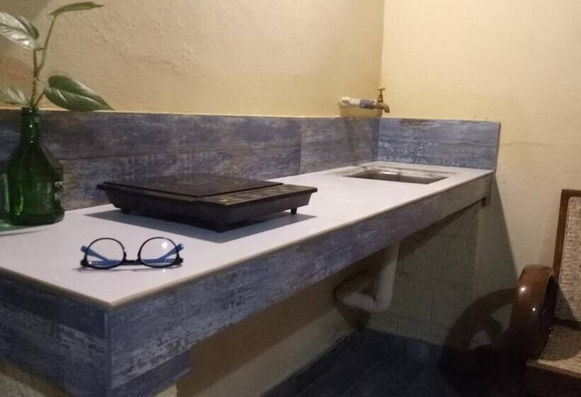 ホテル Adams Wood House Ayurveda Homestay Kochi