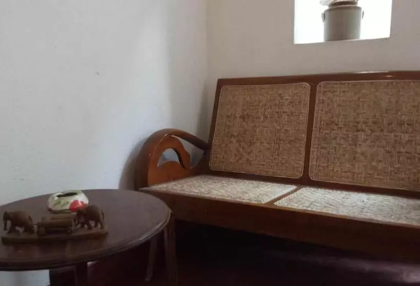 בית מלון כפרי Adams Wood House Ayurveda Homestay Kochi