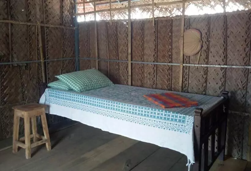 בית מלון כפרי Adams Wood House Ayurveda Homestay Kochi