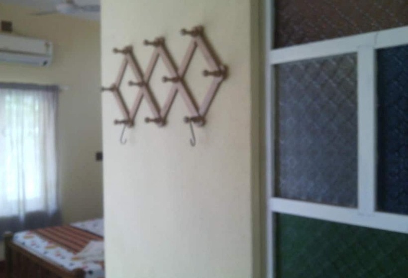 ホテル Adams Wood House Ayurveda Homestay Kochi