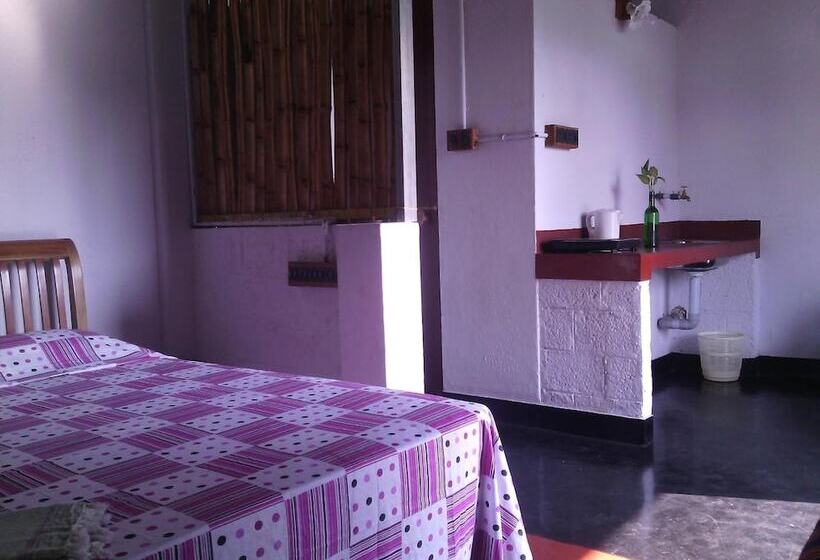 ホテル Adams Wood House Ayurveda Homestay Kochi