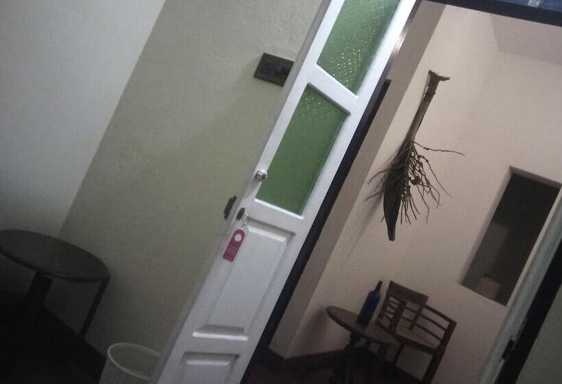 ホテル Adams Wood House Ayurveda Homestay Kochi