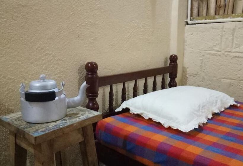 ホテル Adams Wood House Ayurveda Homestay Kochi