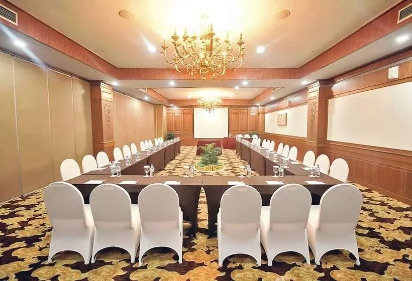 Planet Holiday Hotel & Residence