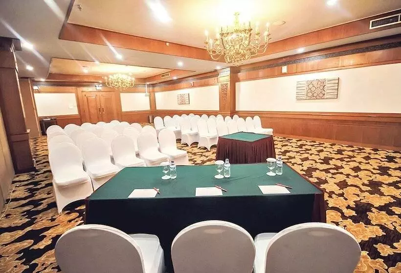 Planet Holiday Hotel & Residence