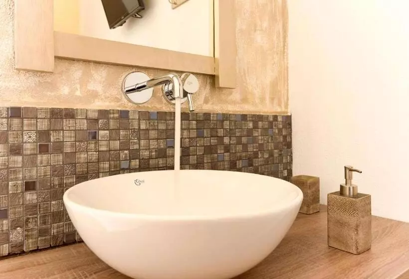 Onar Rooms & Studios