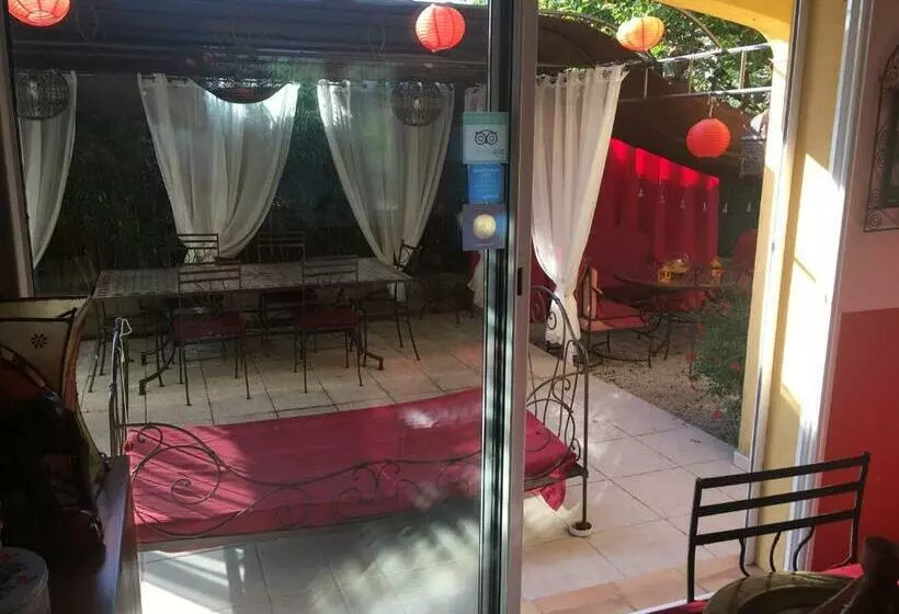 تختخواب و صبحانه Gîte Aux Amandiers