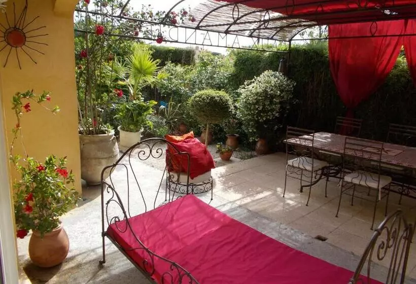 تختخواب و صبحانه Gîte Aux Amandiers