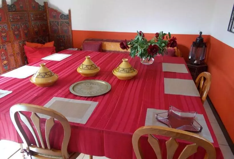 تختخواب و صبحانه Gîte Aux Amandiers