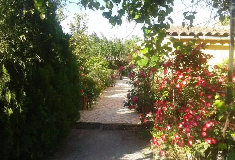 تختخواب و صبحانه Gîte Aux Amandiers