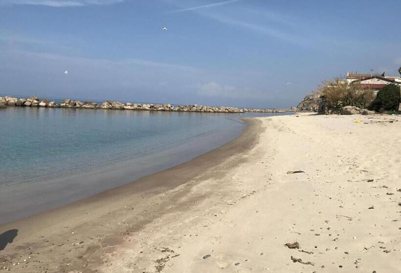 住宿加早餐  La Piccola Pizzo