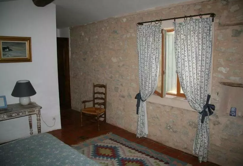 ベッドアンドブレックファースト Le Jas Des Nevières