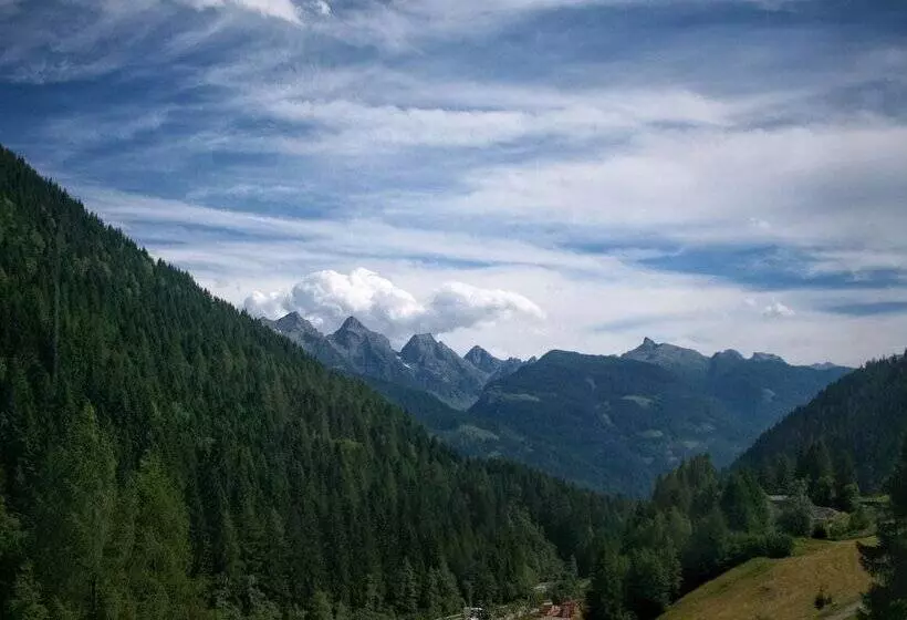 Fascinating Cottage In Bellamonte With Sauna