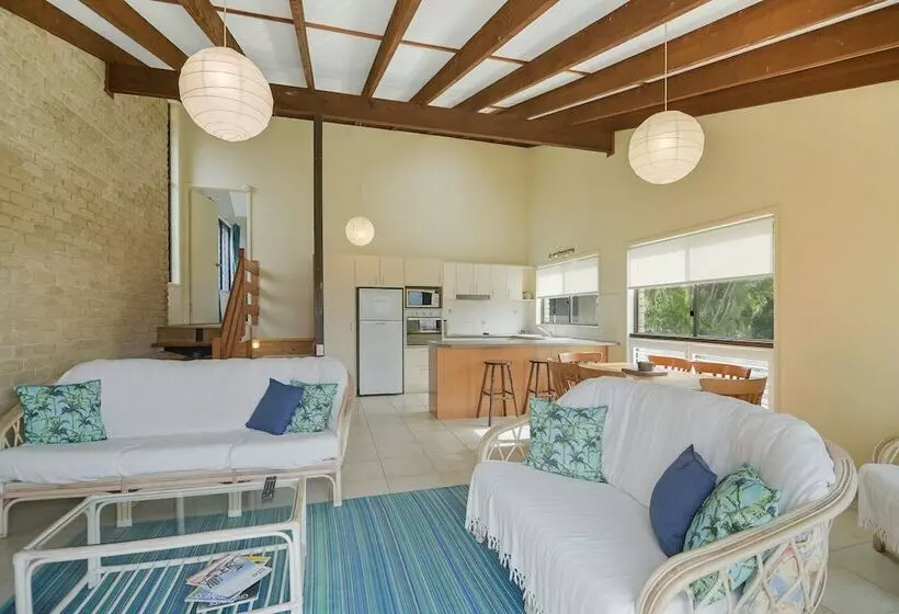 Galleries 3   3/28 Peregian Esplanade