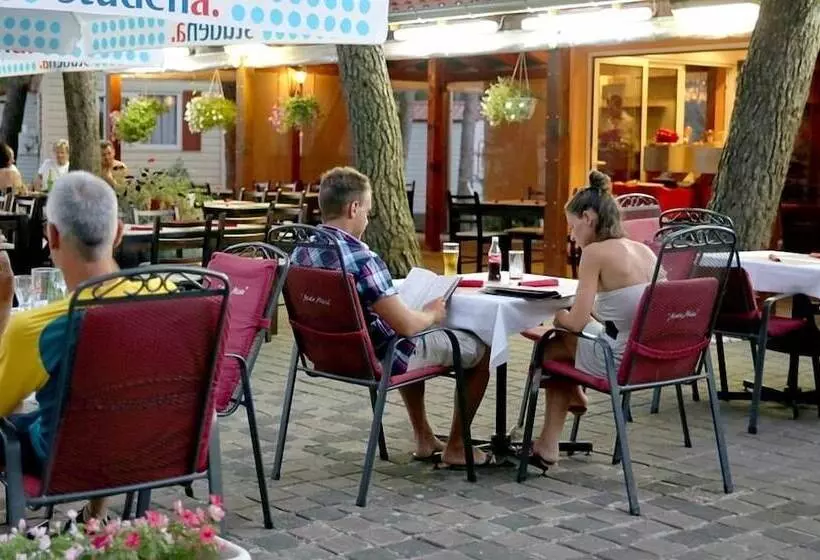 Hotelli Kozarica Adria Village