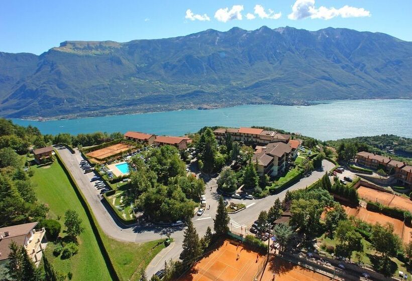 Отель Residence Pineta Campi