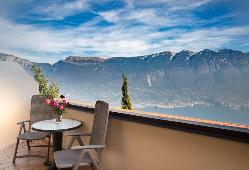 Отель Residence Pineta Campi