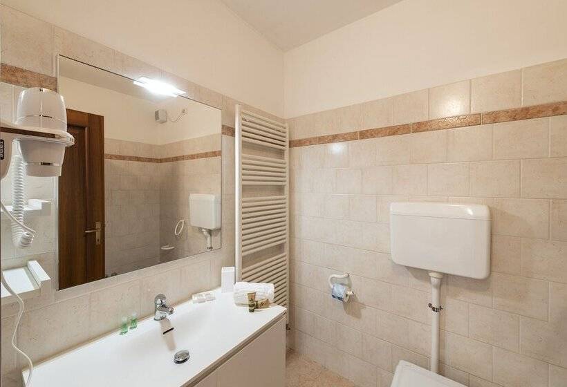 Отель Residence Pineta Campi