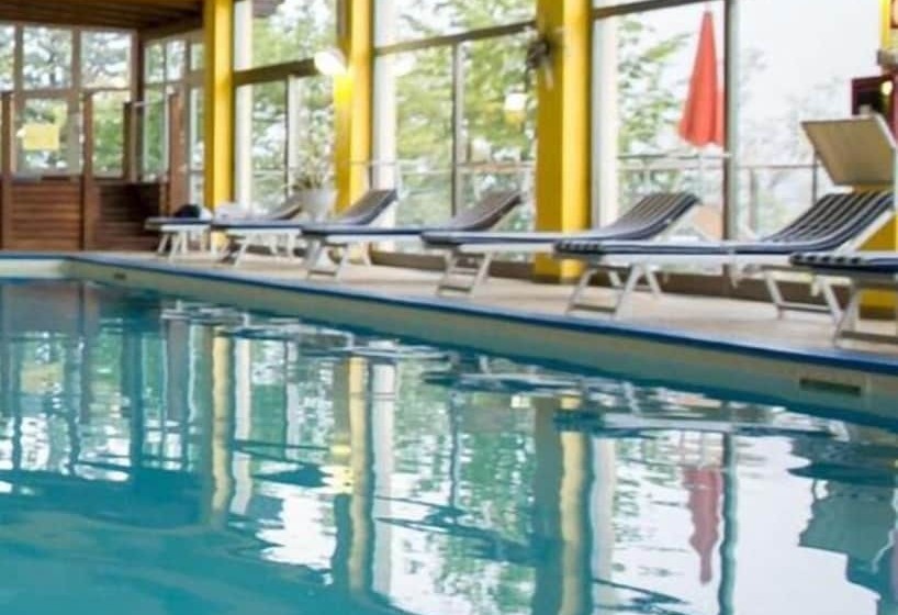 Отель Residence Pineta Campi