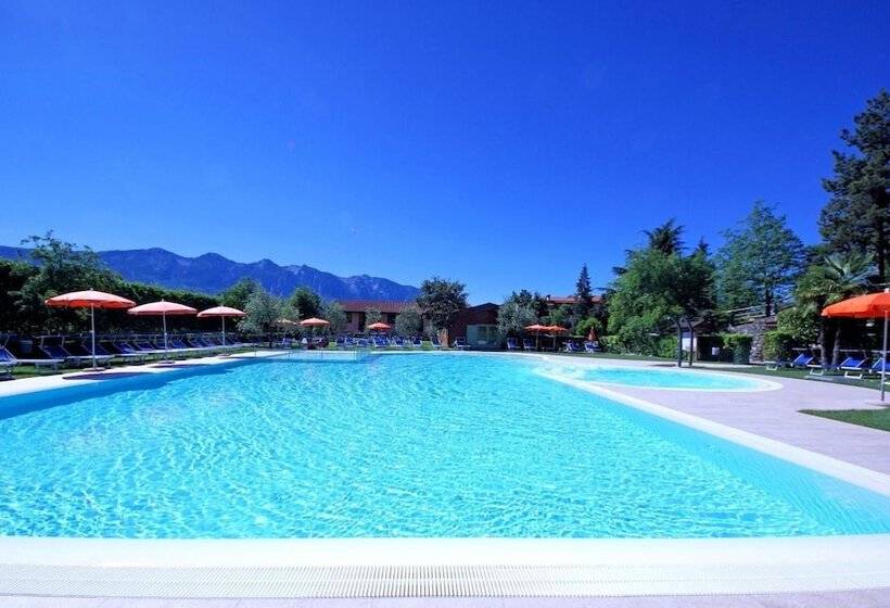 Отель Residence Pineta Campi