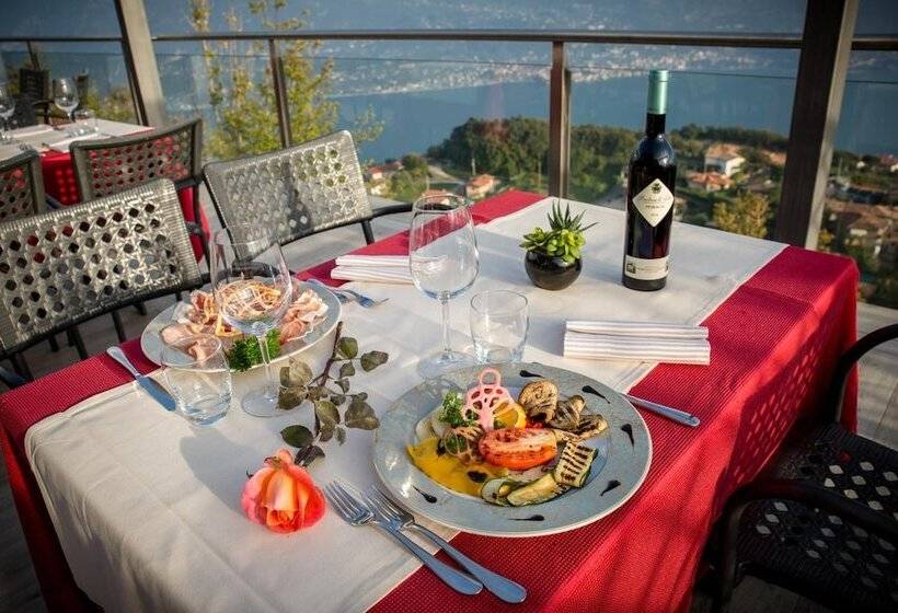 Отель Residence Pineta Campi