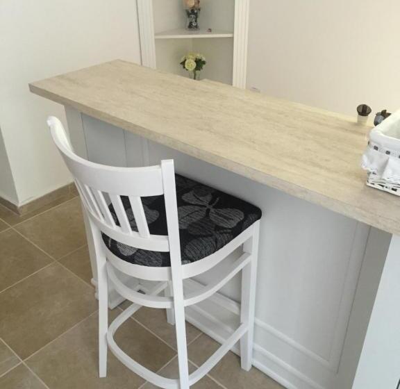 پانسیون Red House Family