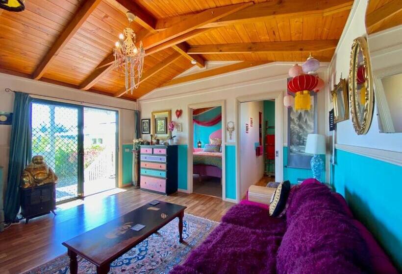 بنسيون The Bohemian Art Studio