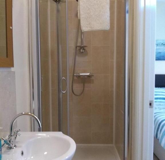 פנסיון Tirionfa Guest House