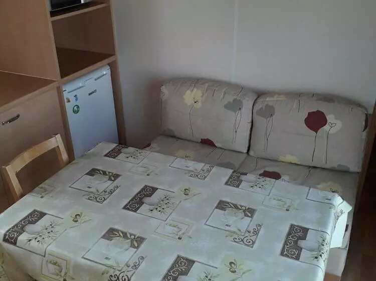 Hotelli Camping La Croix Badeau   Chalet