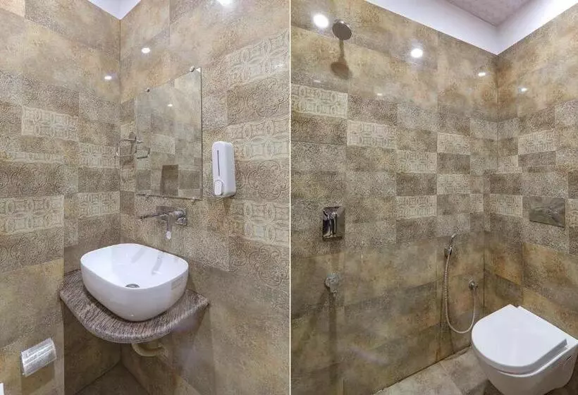 Fabhotel Saumendra