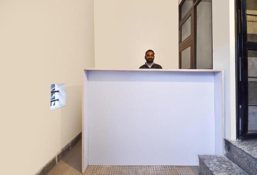 هتل O Pragati Inn