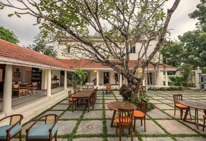 پانسیون The Sun House
