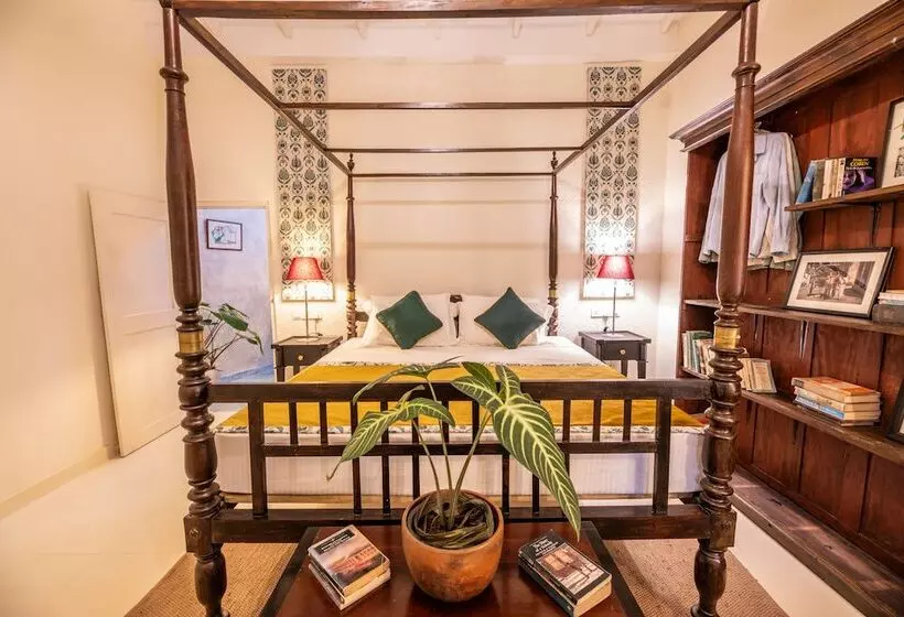 پانسیون The Sun House