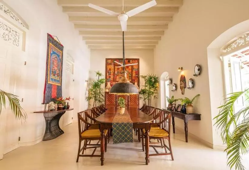 پانسیون The Sun House