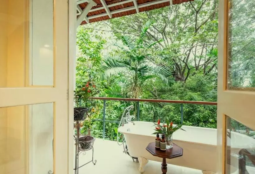 پانسیون The Sun House