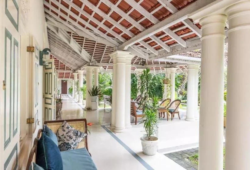 پانسیون The Sun House