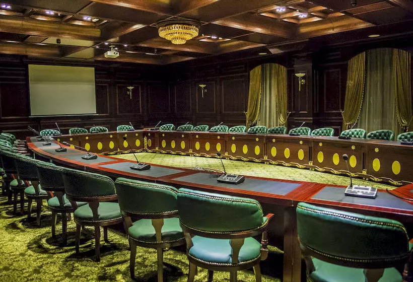 ホテル Golden Palace Tsakhkadzor