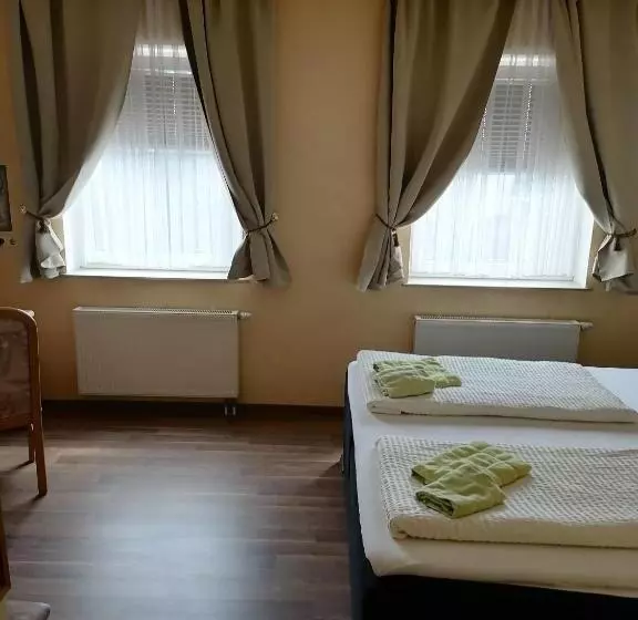 ホテル Pension Kuehnauer Hof