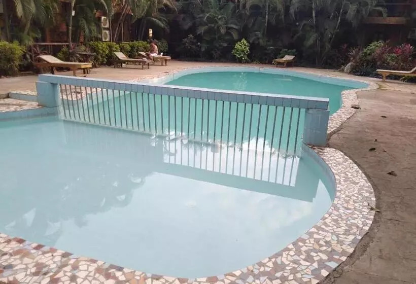 هتل Sea Breeze Beach, Calangute, Goa