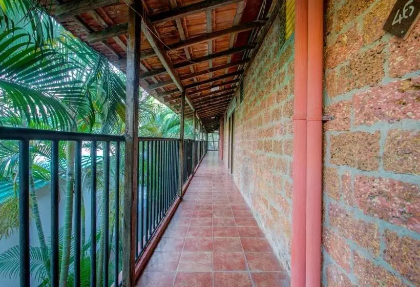 هتل Sea Breeze Beach, Calangute, Goa