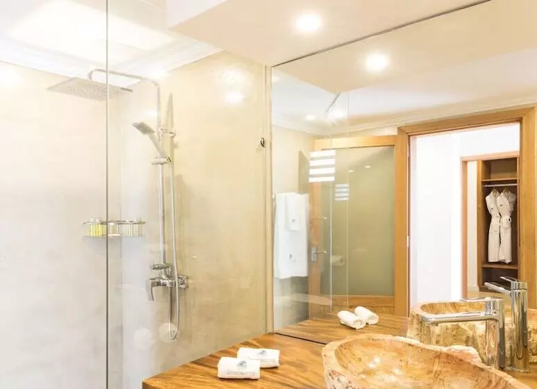 Seasense Boutique Hotel & Spa