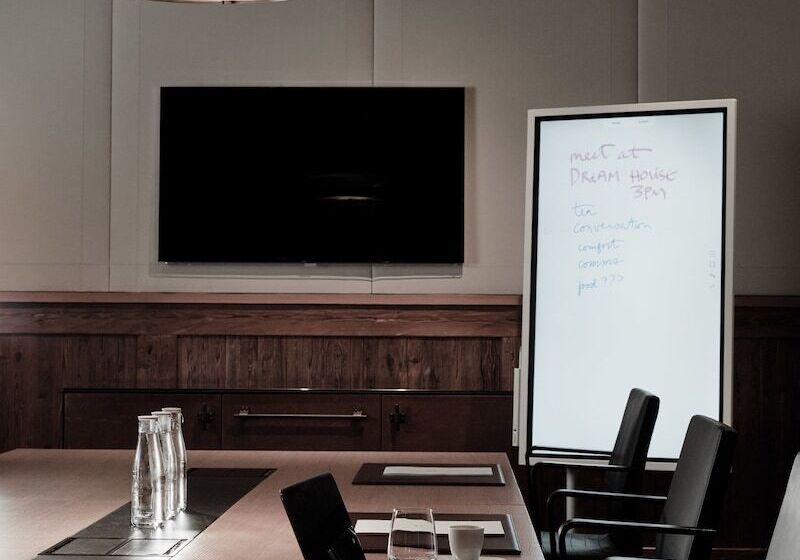 בית מלון כפרי The Alpina Gstaad